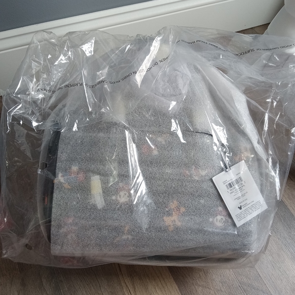 [Disney X Coach] 🖤 Authentic Rowan Satchel With Holiday Print - Picture 7 of 8